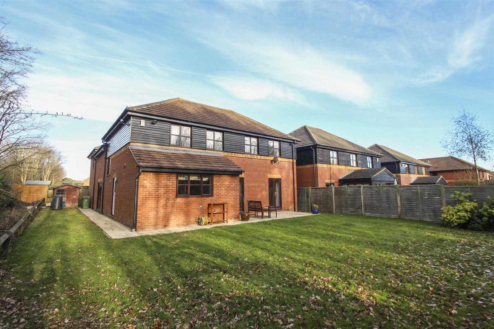 5 bed property in Winstanley Lane, Milton Keynes